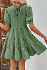 Robe à volants et manches bouffantes avec lien au dos